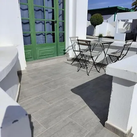 Precioso Apartamento Con Piscina Comunitaria Tias